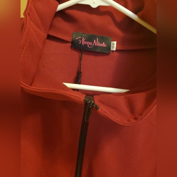 NWT Ladies Performance Top/Hoodie w/mesh sleeves -Sz. 16W (burgundy) - Picture 2 of 4